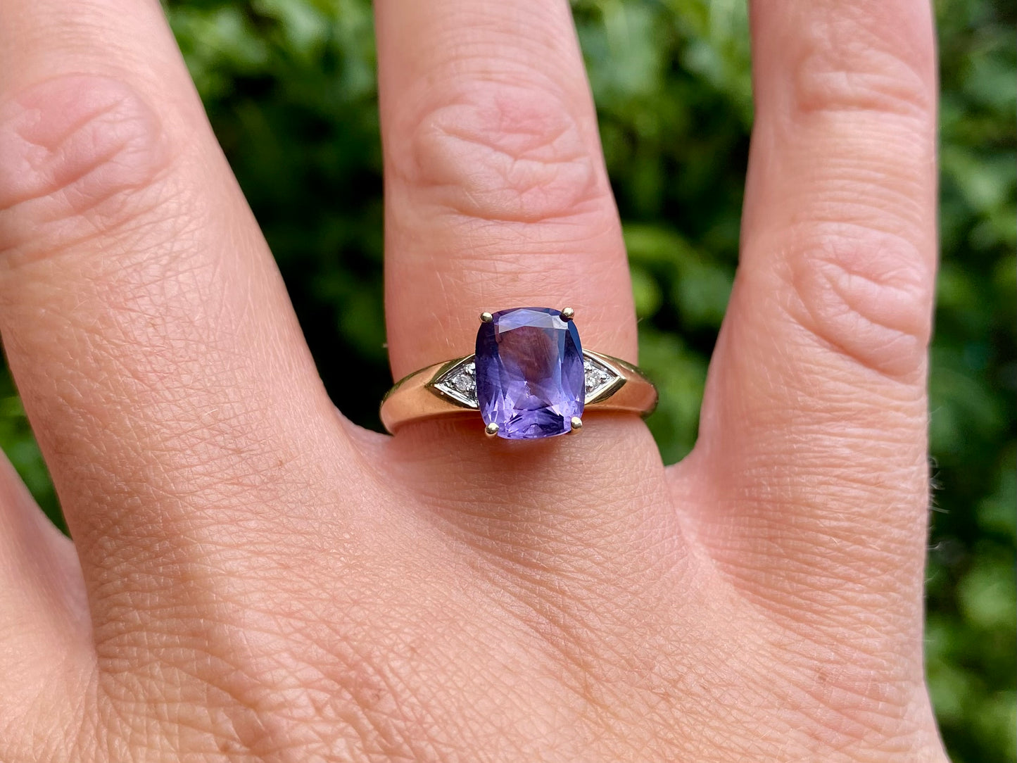 9ct Gold Iolite & Diamond Ring