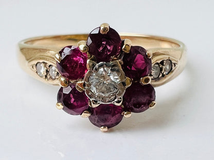 Vintage 9ct Gold Ruby & Diamond Daisy Ring