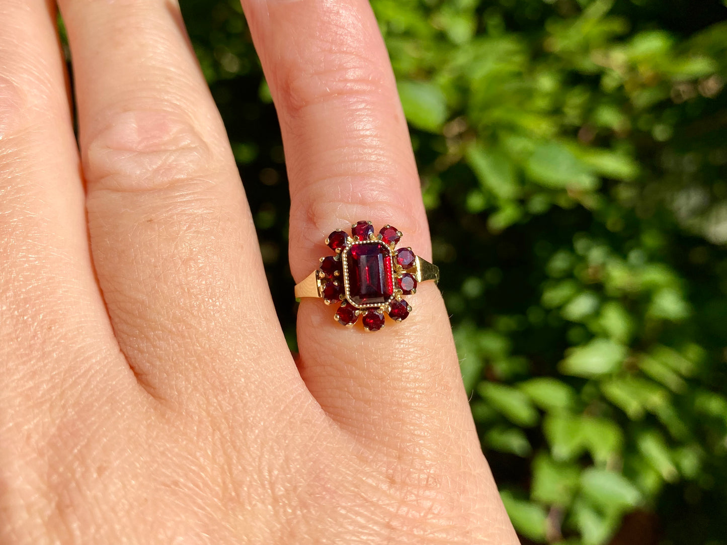 Vintage 14ct Gold Garnet Ring