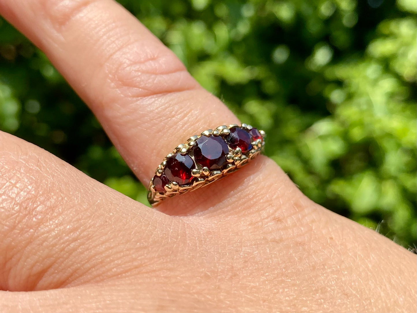 Vintage 9ct Gold Garnet Ring