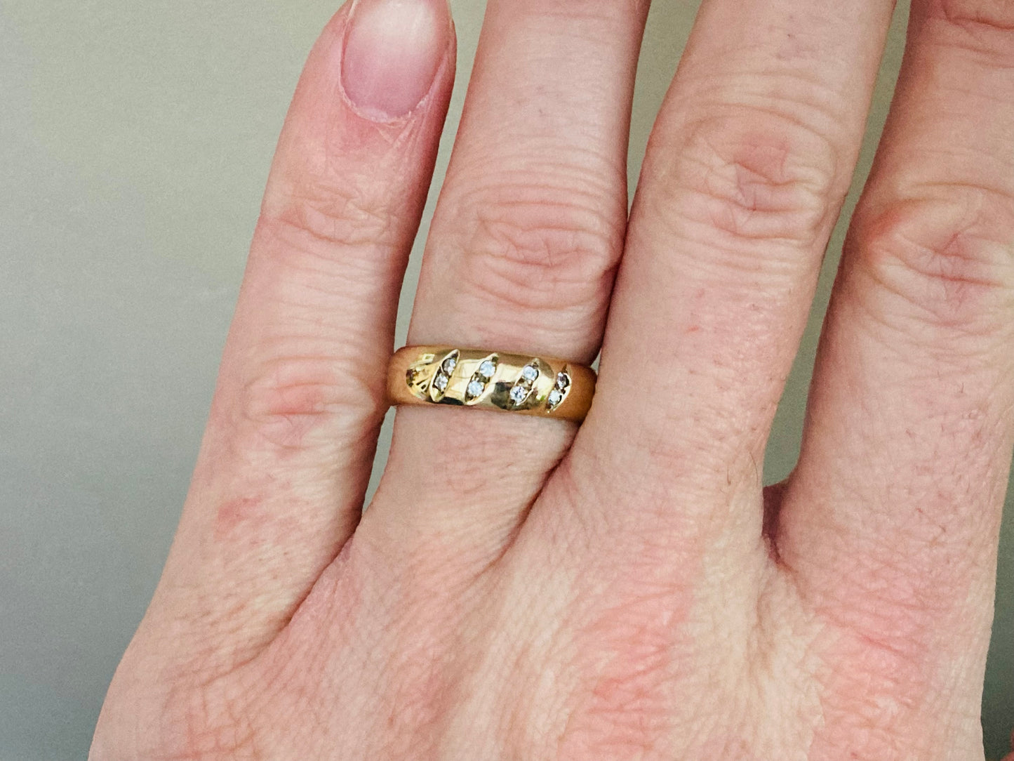 Vintage 9ct Gold Diamond Band Ring