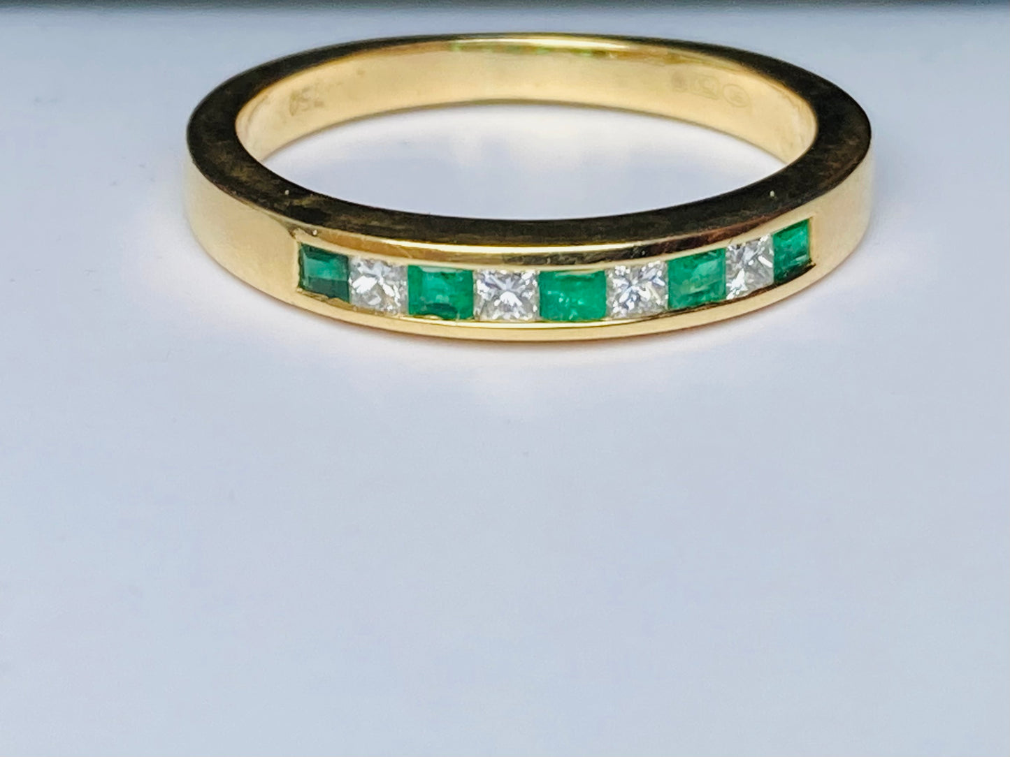 18ct Gold Emerald & Diamond Ring