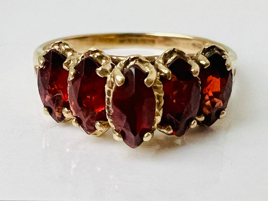 9ct Gold Garnet Ring