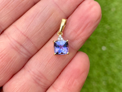 14ct Gold Tanzanite & Diamond Pendant