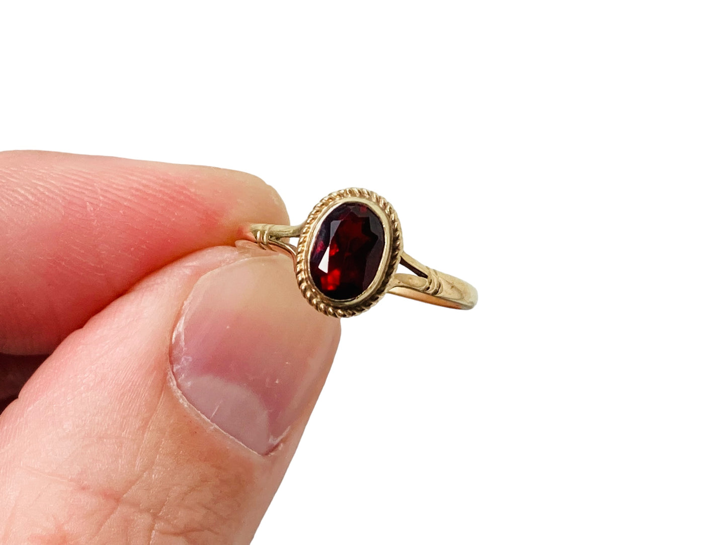 9ct Gold Garnet Ring