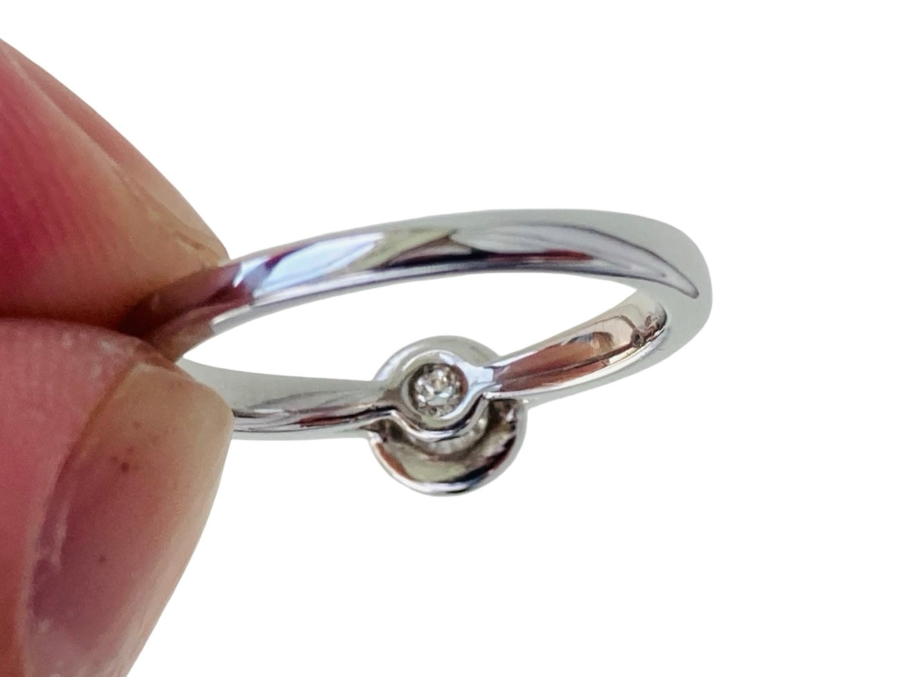 18ct Gold Kissing Diamond Ring