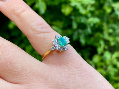 Vintage 18ct Gold Emerald & Diamond Ring