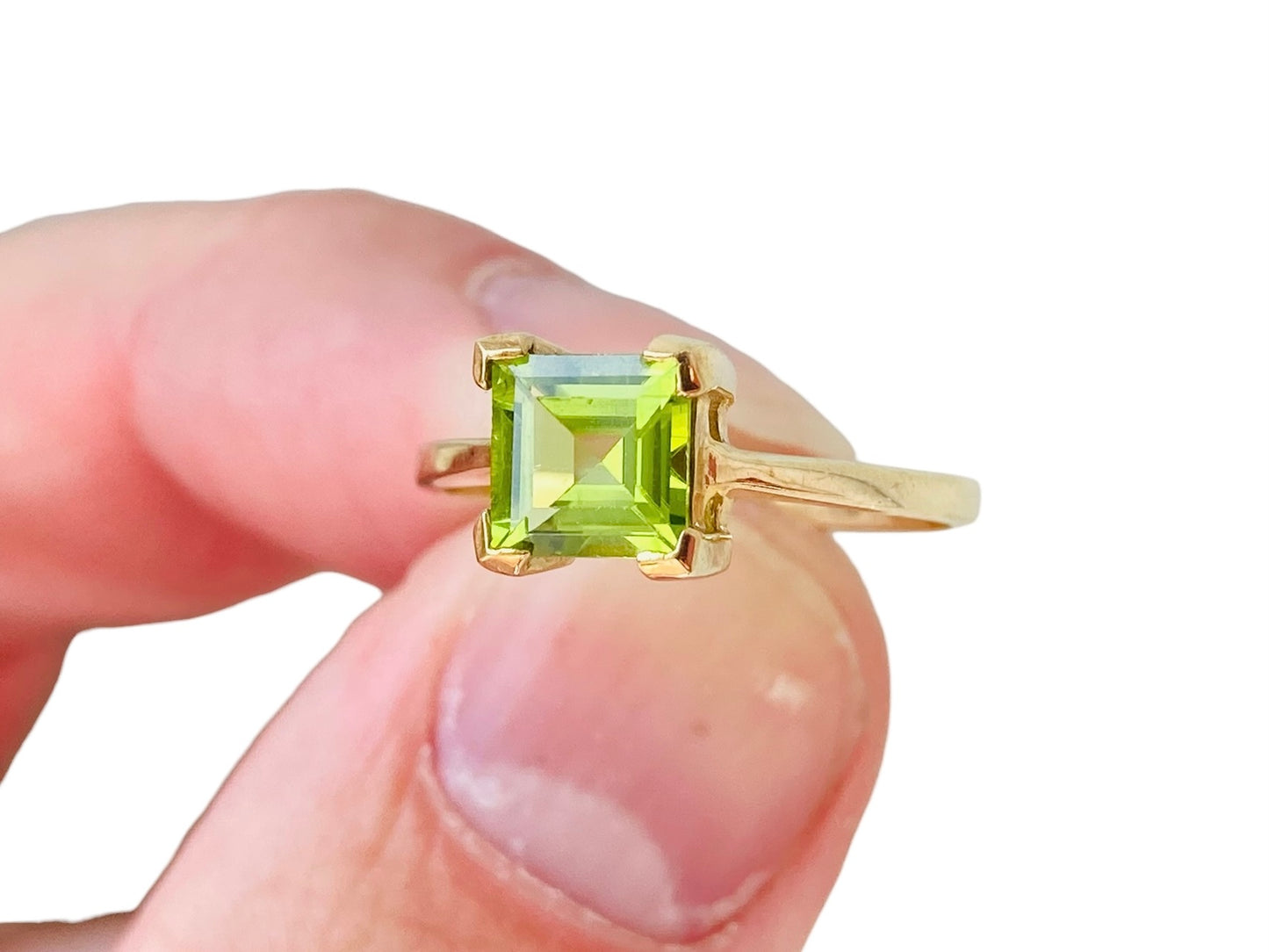 9ct Gold Peridot Ring