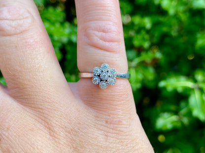 9ct Gold Diamond Daisy Ring