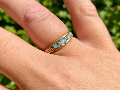 Antique 18ct Gold Opal & Diamond Ring