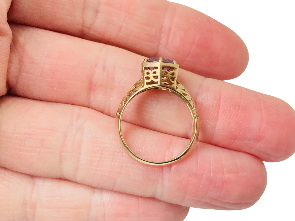 9ct Gold Amethyst Ring