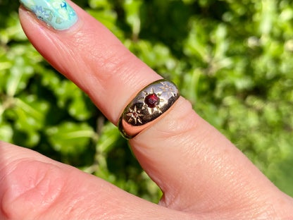 Antique 9ct Gold Garnet & Diamond Ring