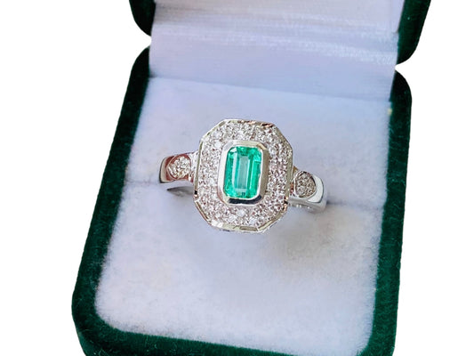 18ct Gold Emerald & Diamond Ring