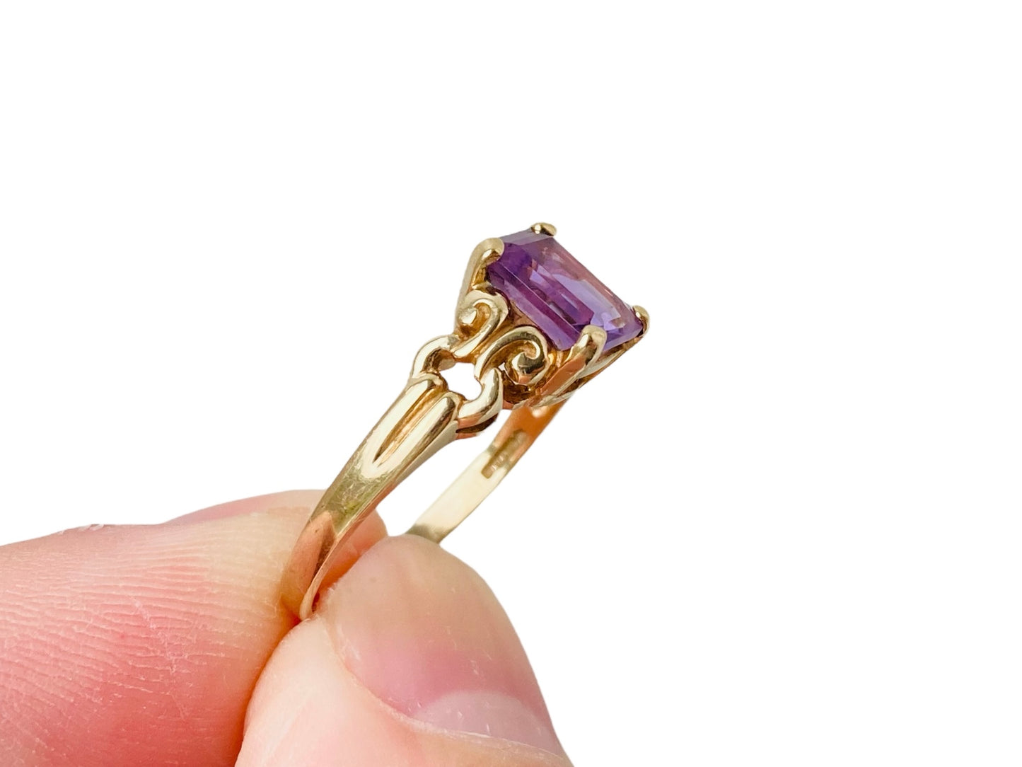 9ct Gold Amethyst Ring