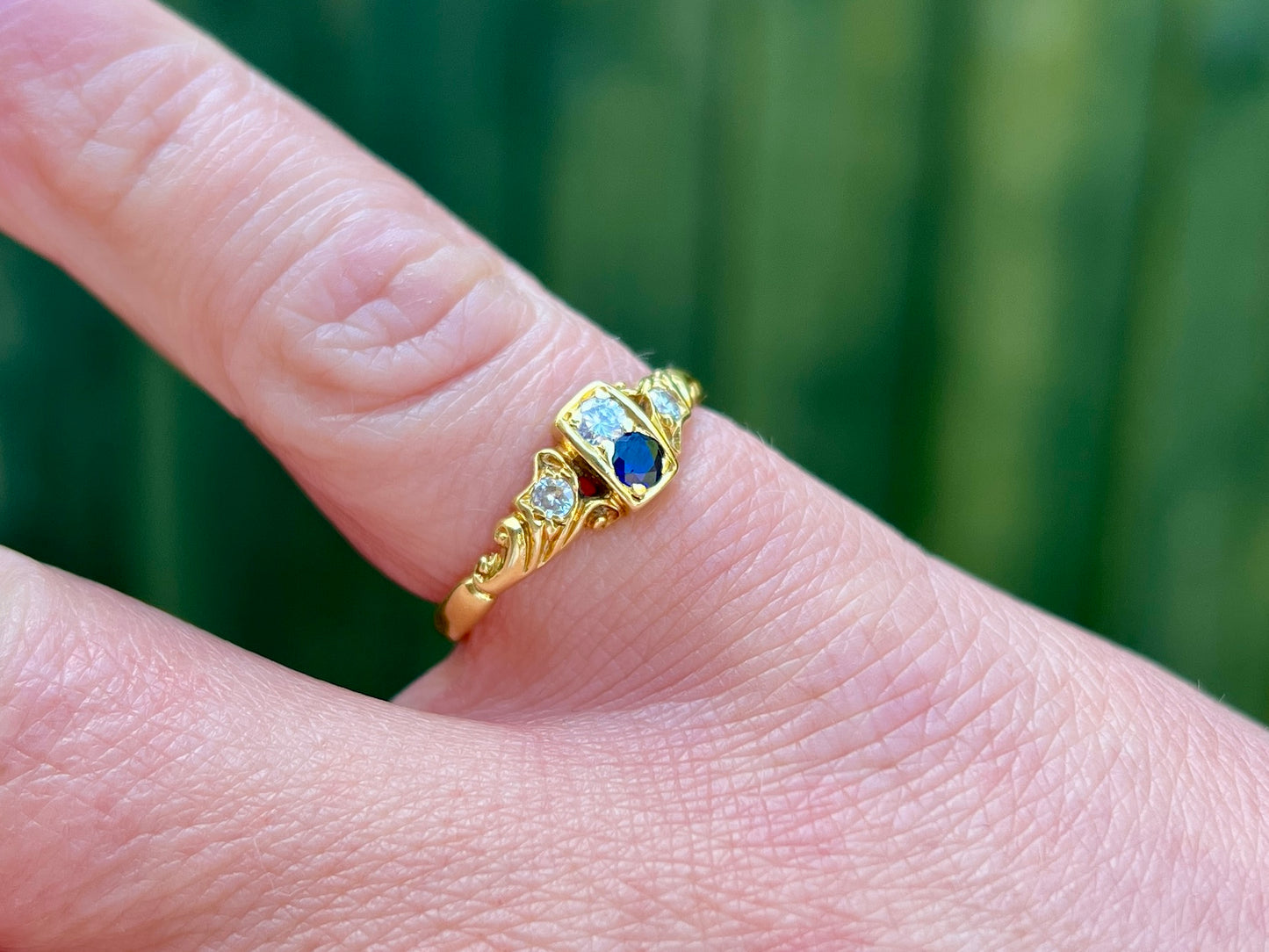 Vintage 18ct Gold Sapphire & Diamond Ring