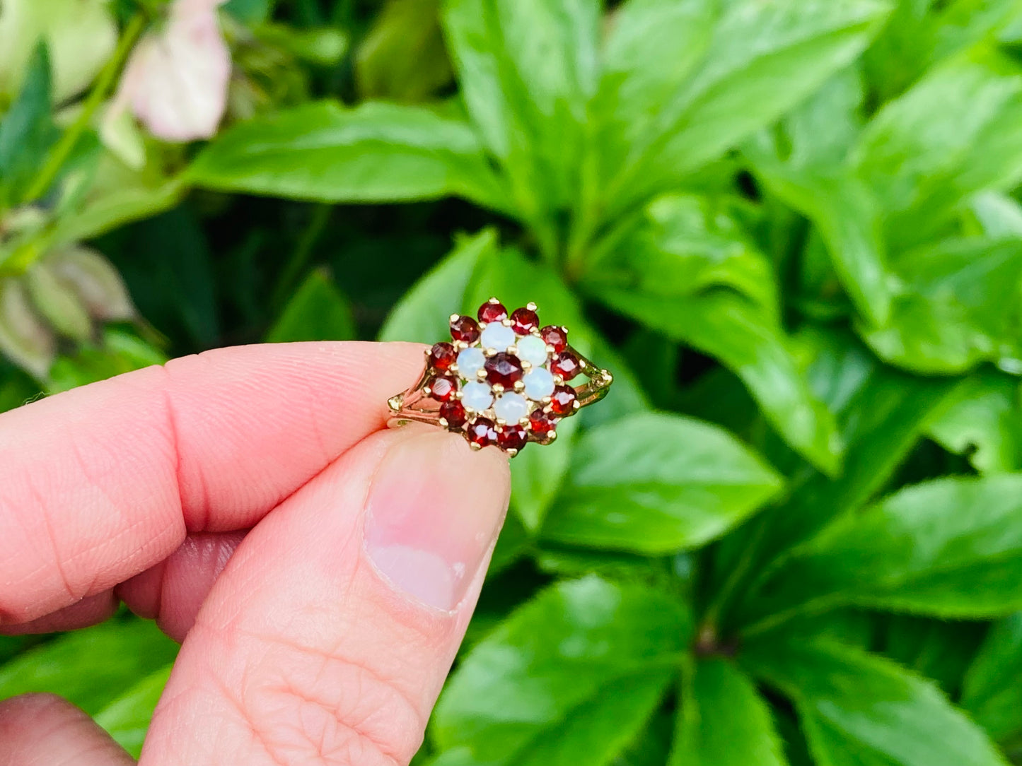 Vintage 9ct Gold Garnet & Opal Ring