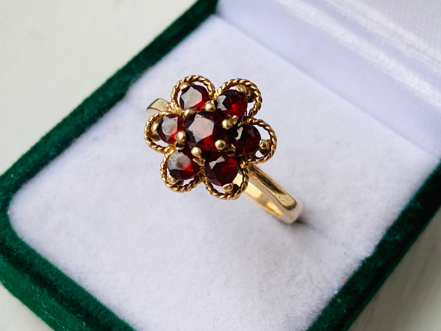 Vintage 9ct Gold Garnet Ring