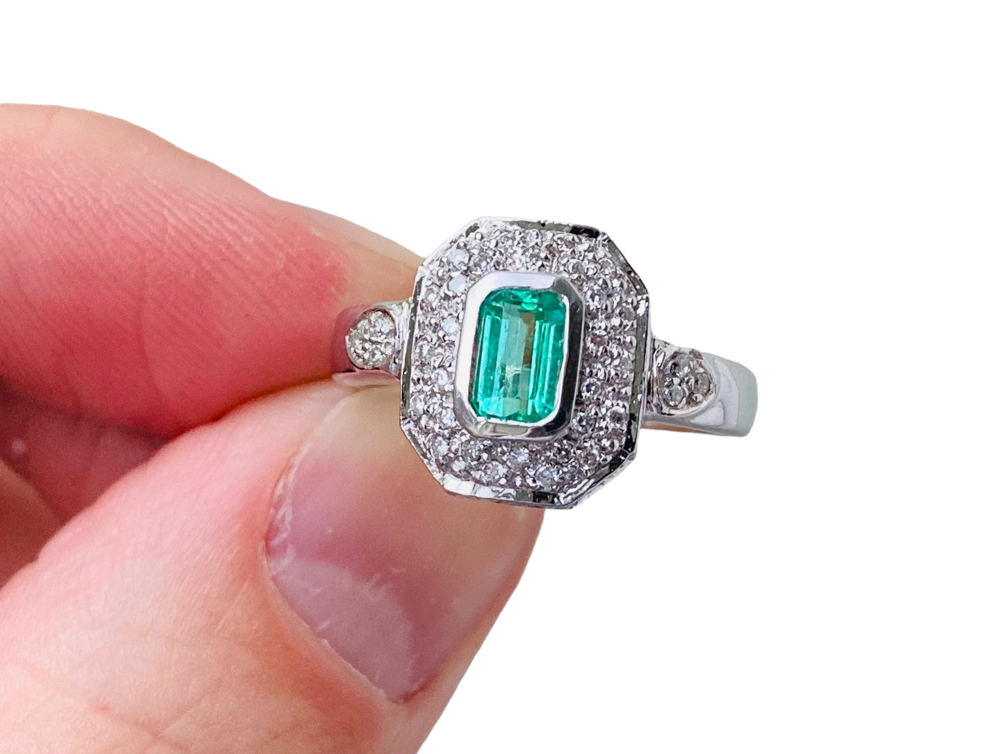 18ct Gold Emerald & Diamond Ring