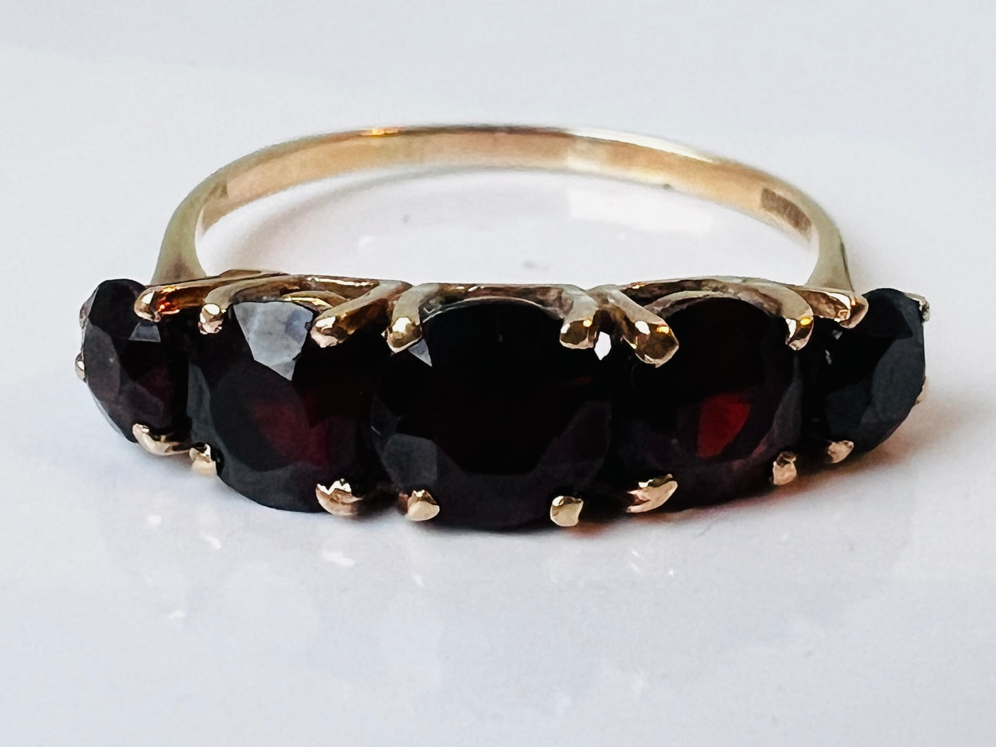 Vintage 9ct Gold Garnet Ring