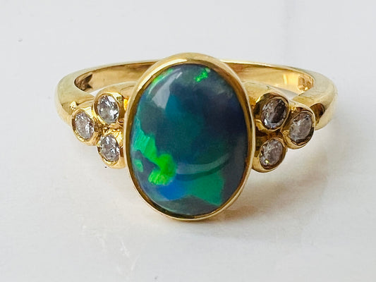 Vintage 18ct Gold Opal & Diamond Ring