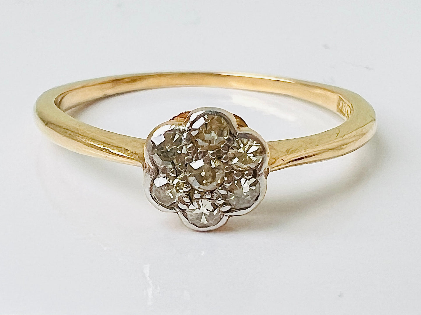 Antique 18ct Gold Diamond Daisy Ring