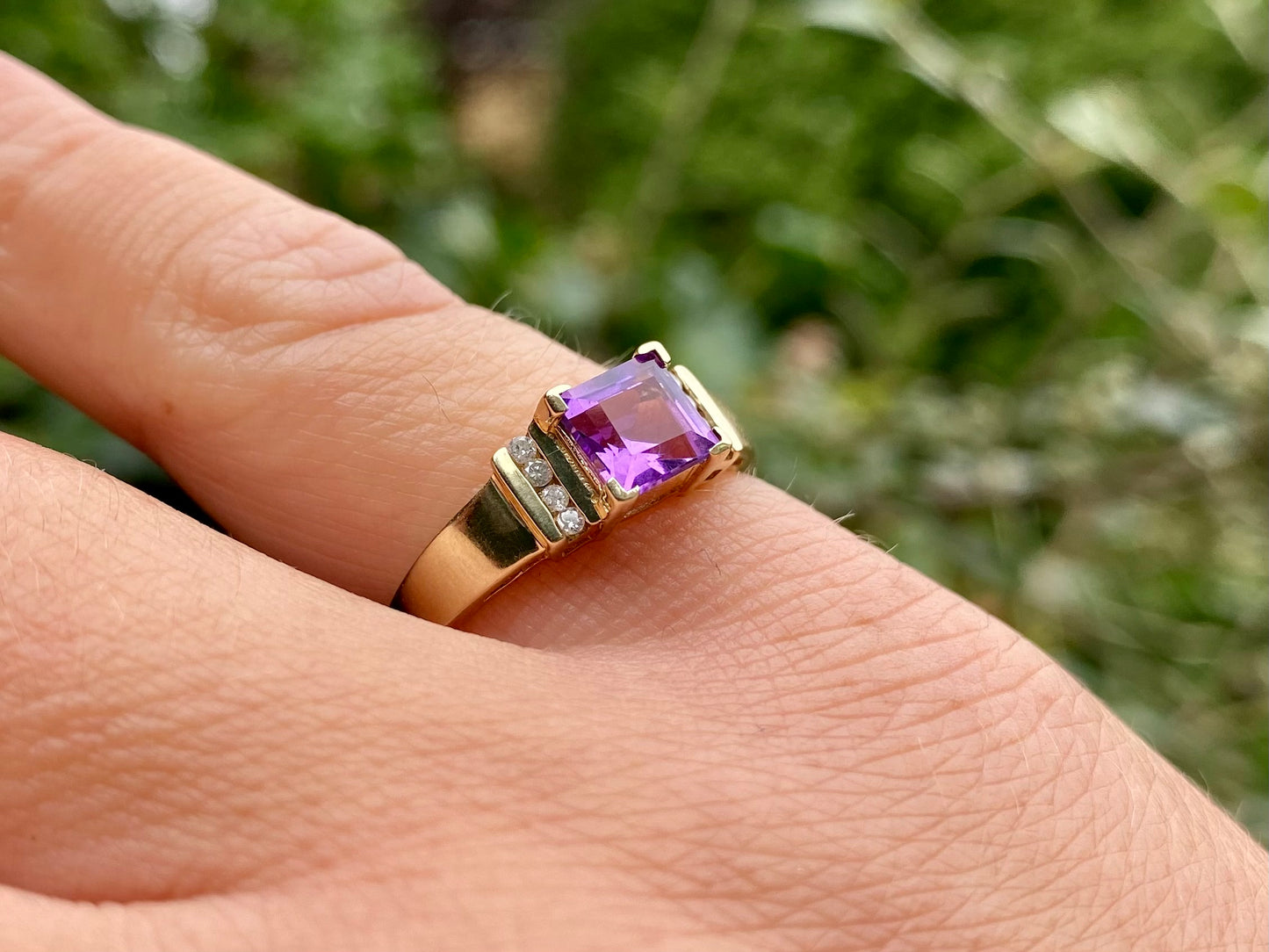 9ct Gold Amethyst & Diamond Ring