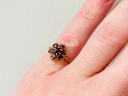 Vintage 9ct Gold Garnet Ring