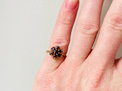 Vintage 9ct Gold Garnet Ring