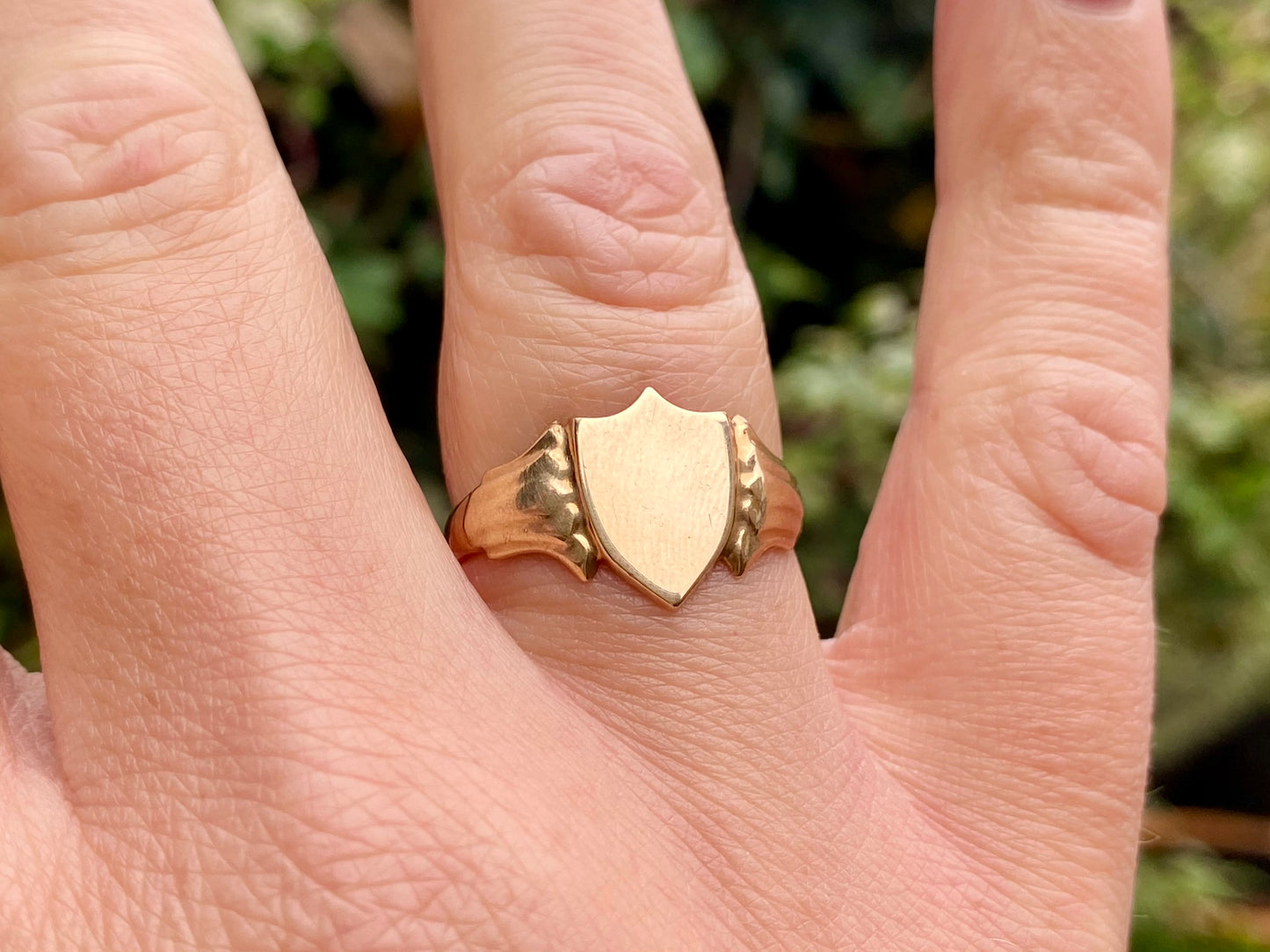 Vintage 9ct Gold Shield Signet Ring