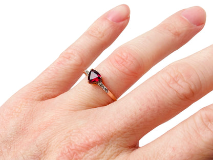 9ct Gold Garnet & Diamond Ring