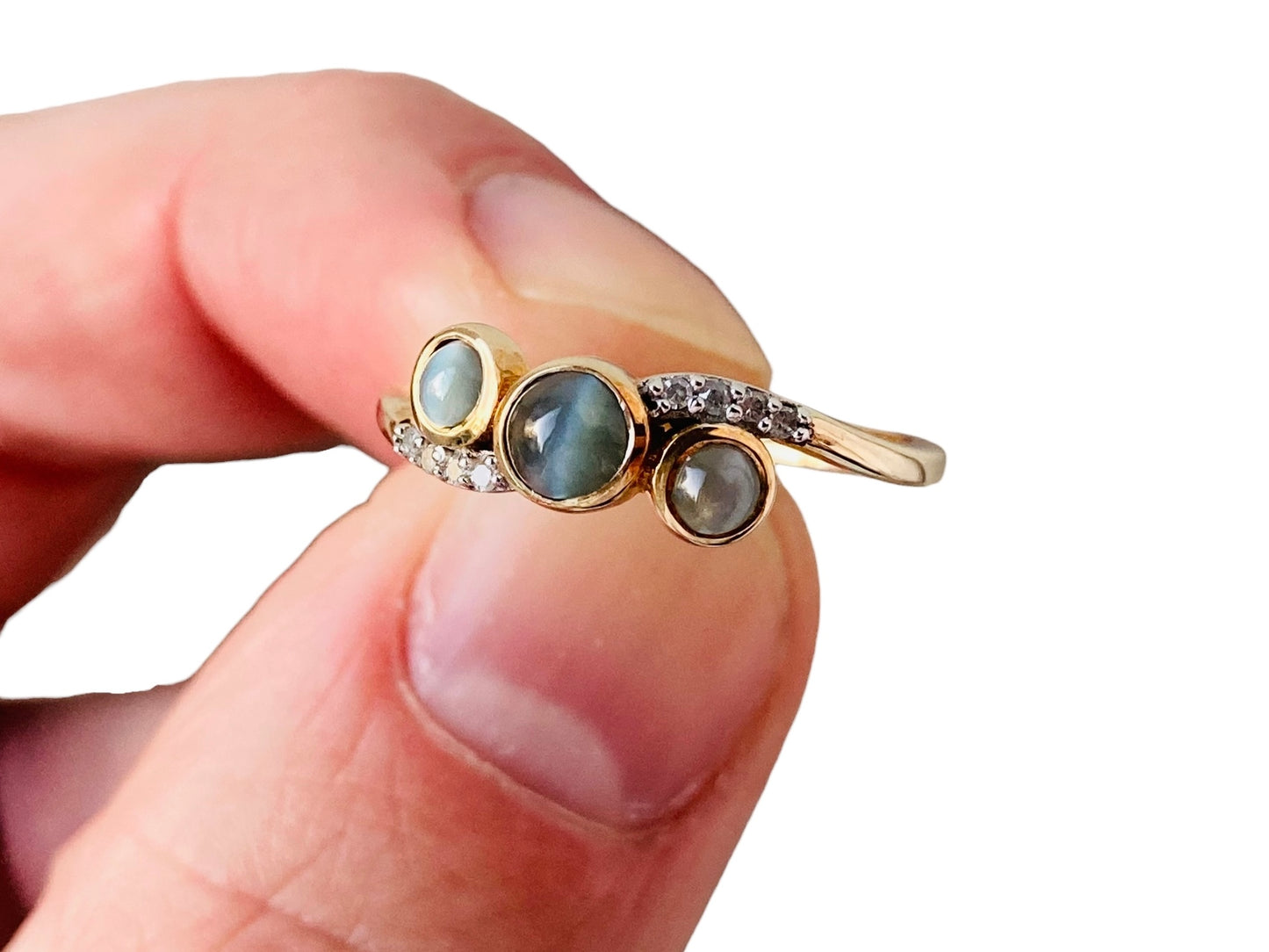 9ct Gold Cats Eye & Diamond Ring
