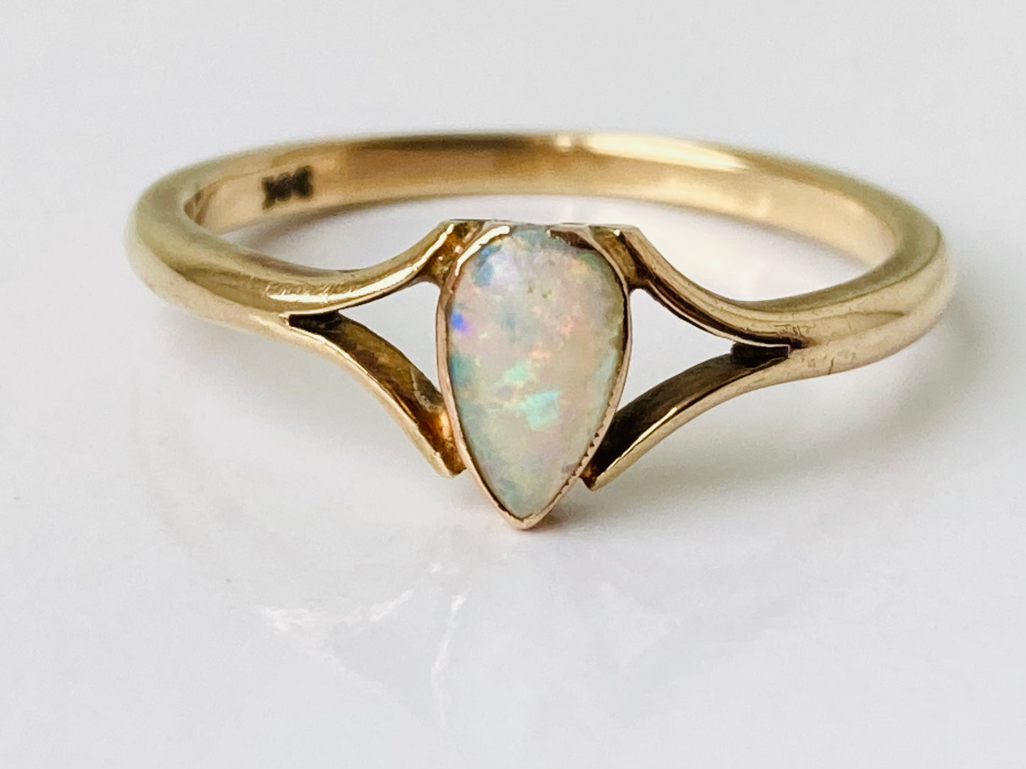 Antique 9ct Gold Opal Ring