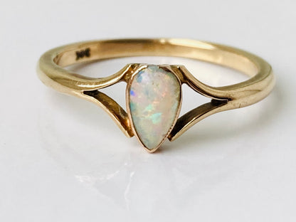 Antique 9ct Gold Opal Ring