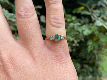 Vintage 18ct Gold Emerald & Diamond Ring