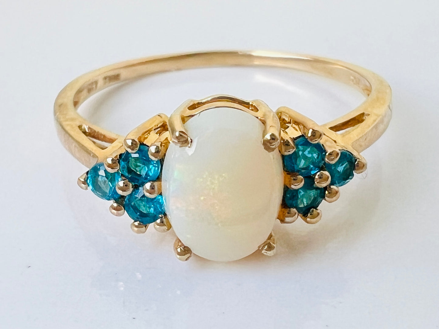 9ct Gold Opal & Apatite ring