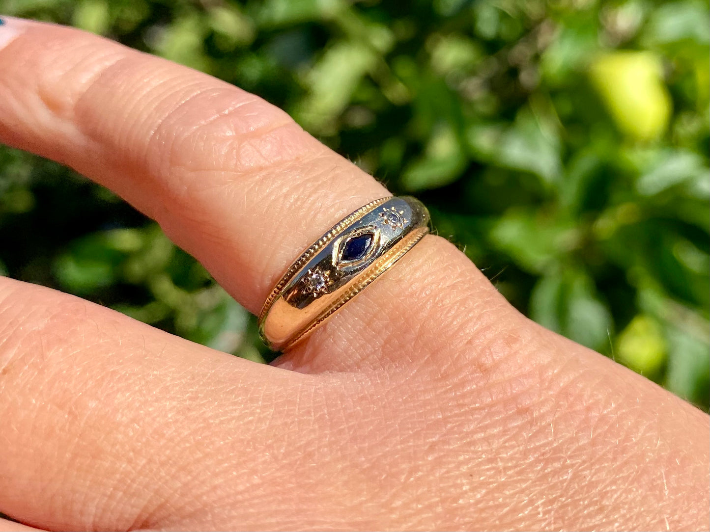 9ct Gold Sapphire & Diamond Ring