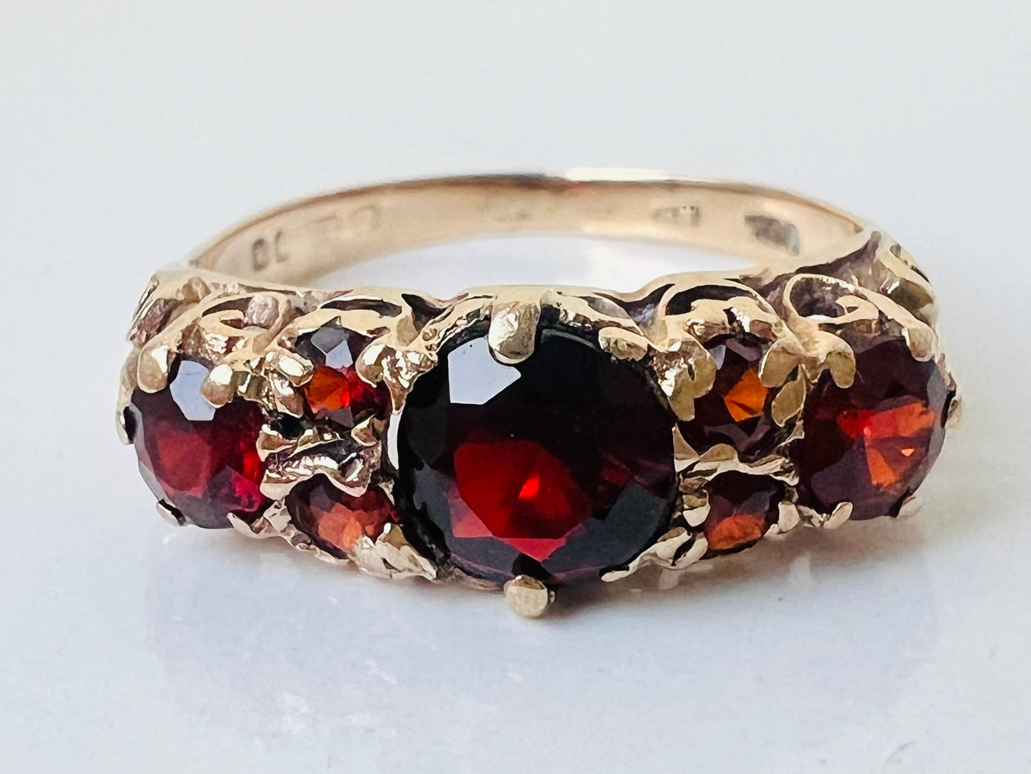 Vintage 9ct Gold Garnet Ring