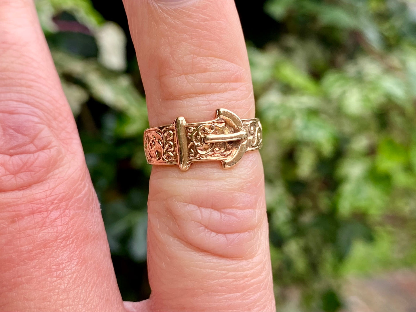 Vintage 9ct Gold Belt Buckle Ring