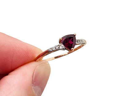 9ct Gold Garnet & Diamond Ring