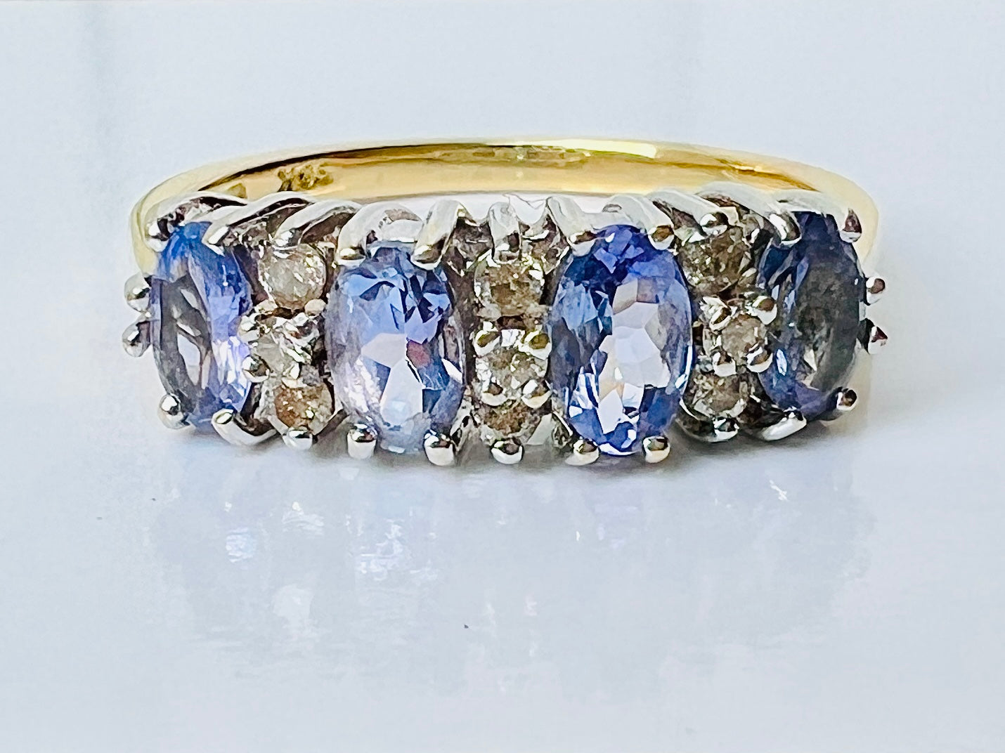 Vintage 18ct Gold Tanzanite & Diamond Ring