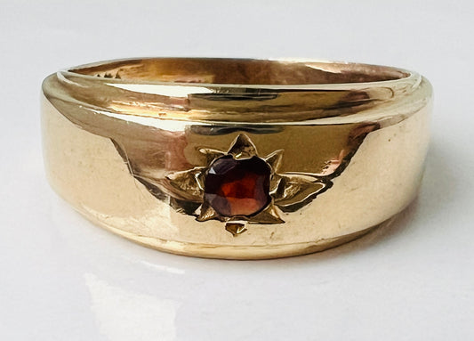Vintage 9ct Gold Garnet Ring