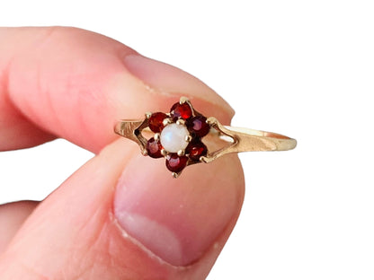 Vintage 9ct Gold Garnet & Pearl Ring