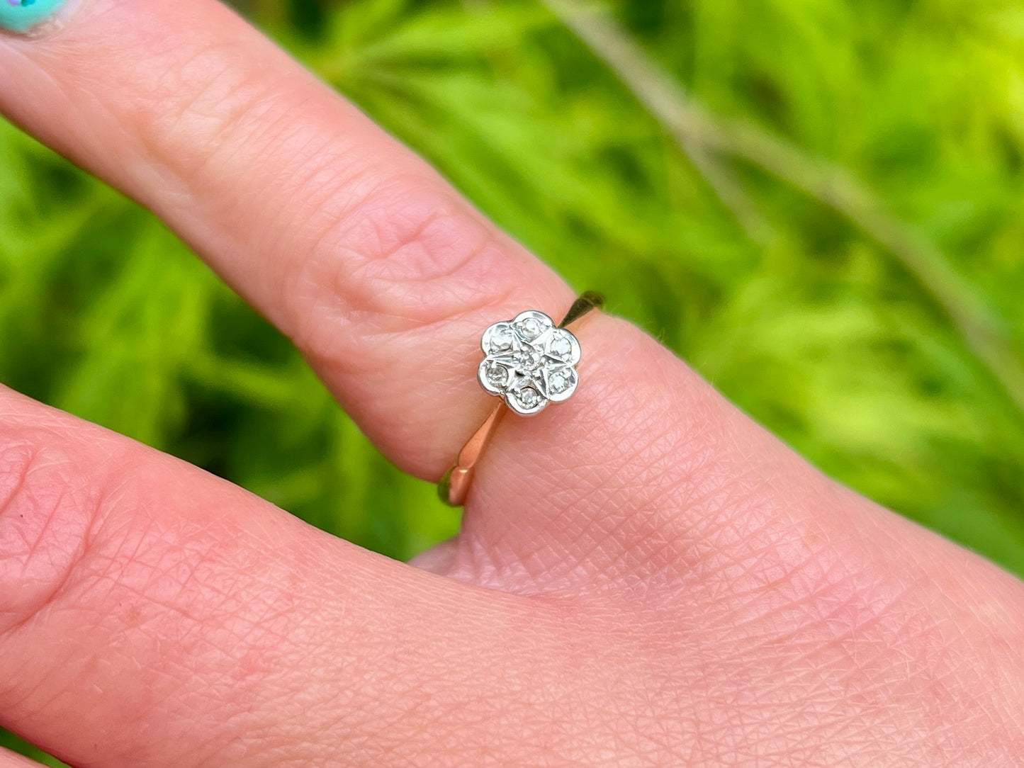 Antique 18ct Gold Diamond Daisy Ring