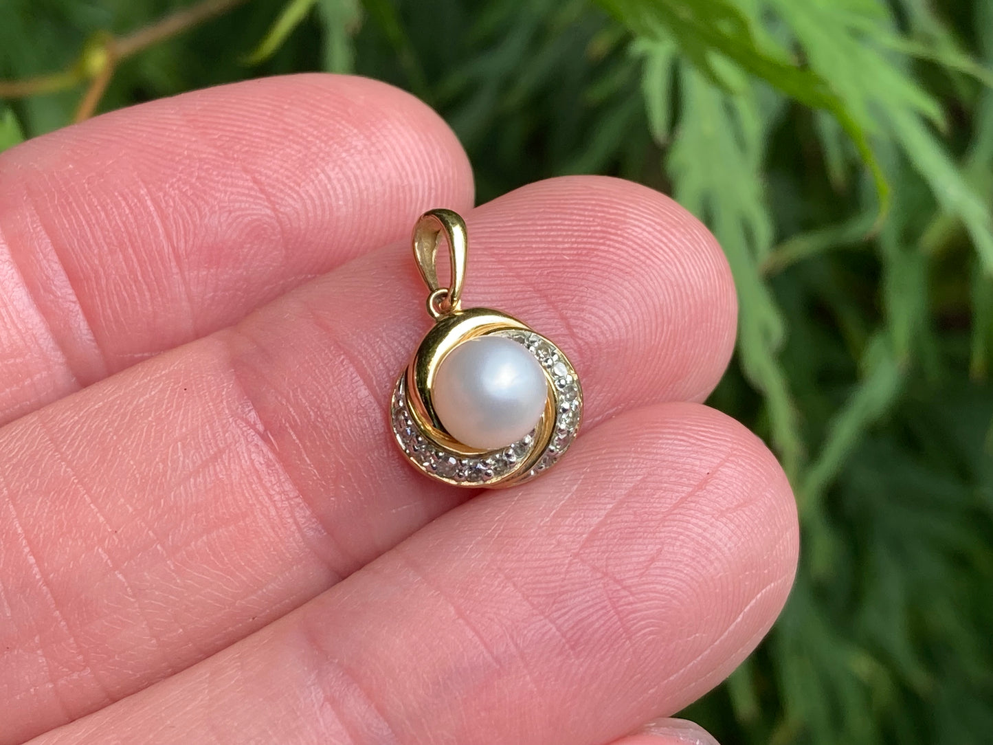 9ct Gold Pearl & Diamond Pendant