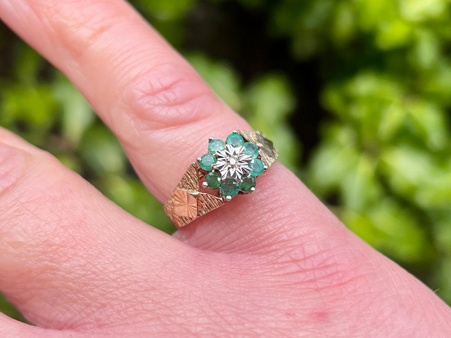 Vintage 9ct Gold Emerald & Diamond Ring