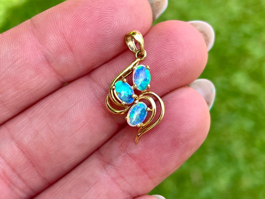 18ct Gold Opal Pendant