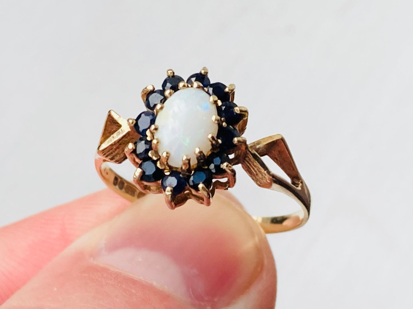 Vintage 9ct Gold Opal & Sapphire Ring