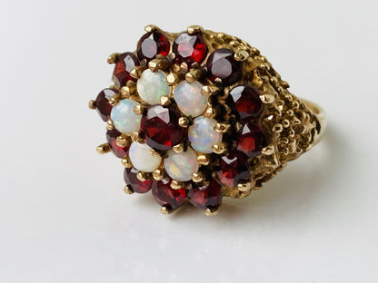 Vintage 9ct Gold Garnet & Opal Ring