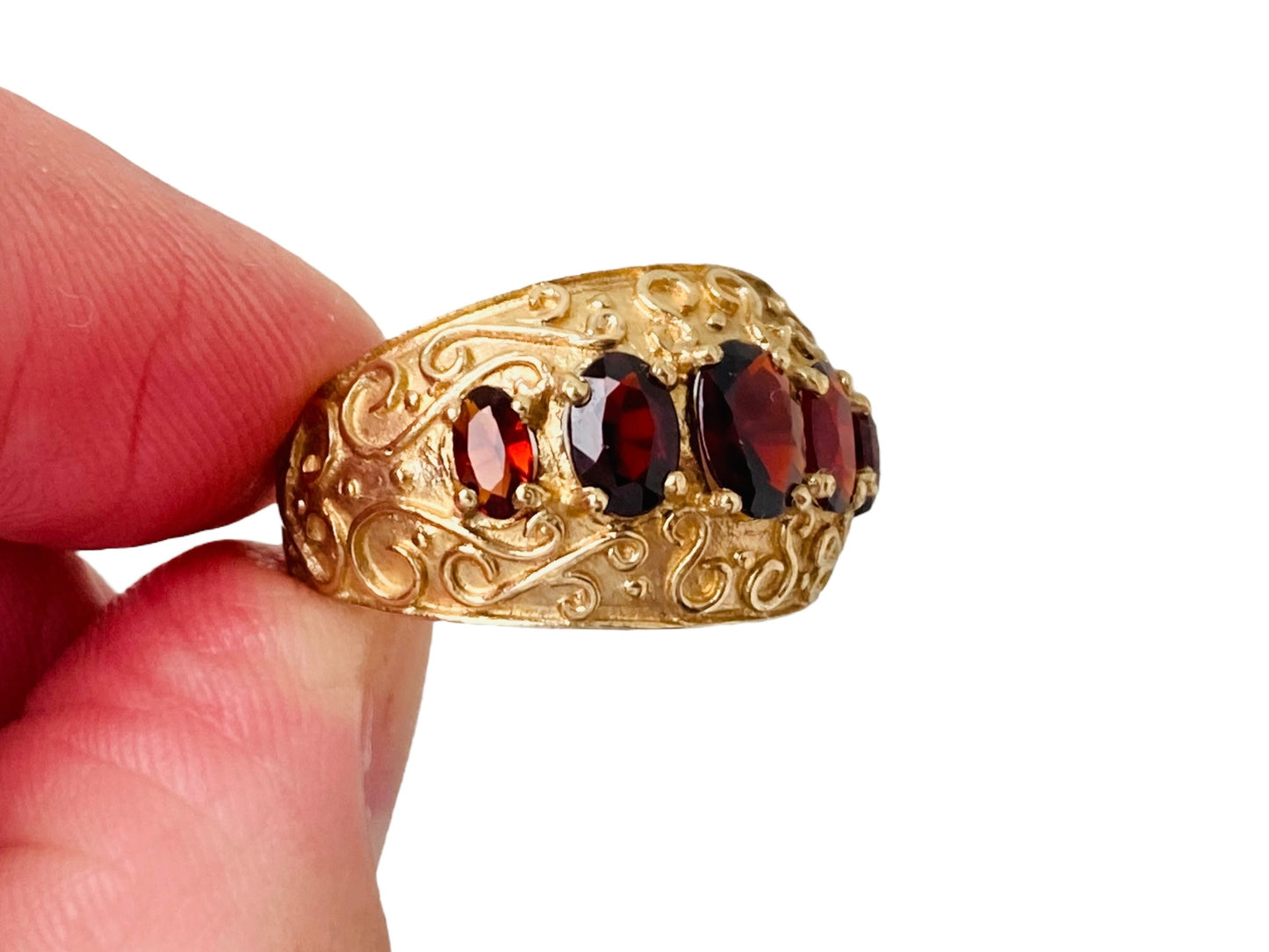 Vintage 9ct Gold Garnet Ring