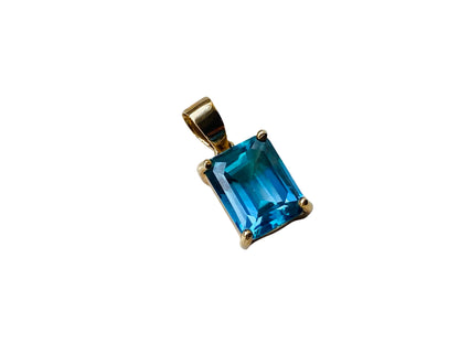 9ct Gold Topaz Pendant